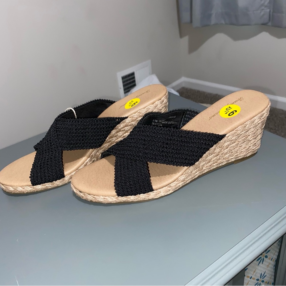 304 Tommy Bahama Nautical Beach Rattan Wedge Sandals